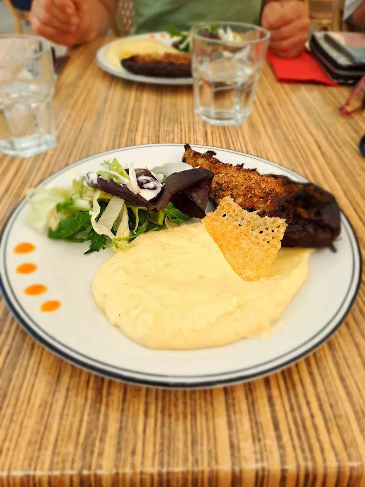 Aubergine Et Purée Au Parmesan